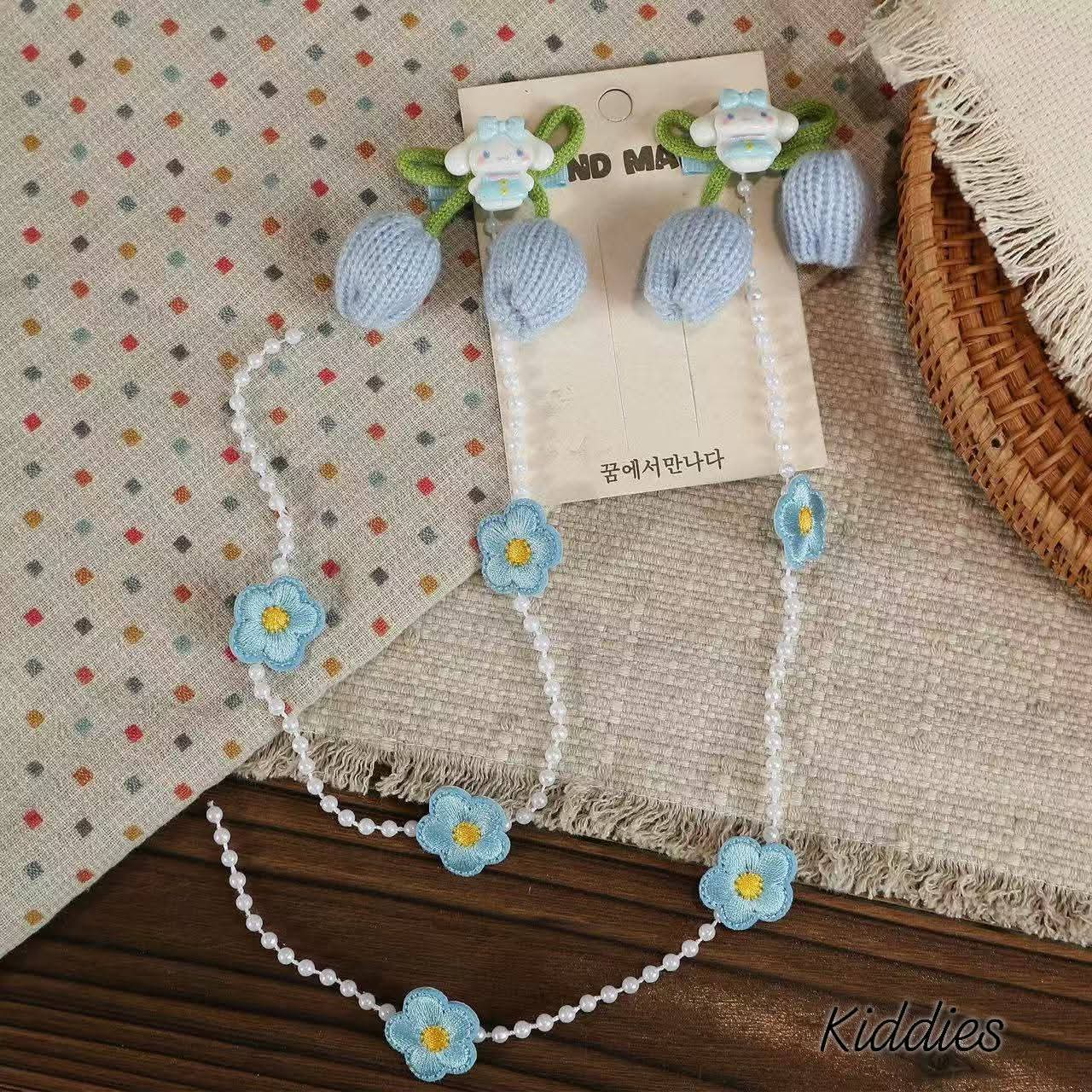 Tulip pearl chain clip