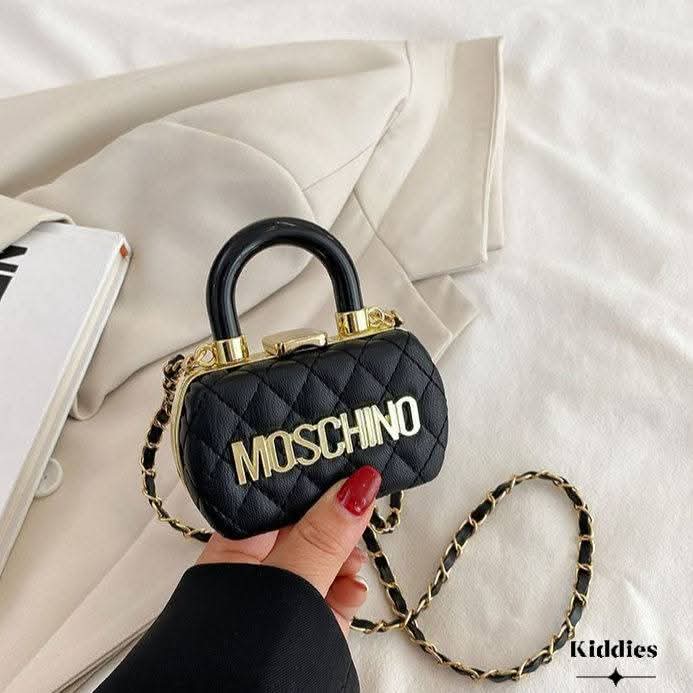 Mini Black Clutch looks elegant & stylish.