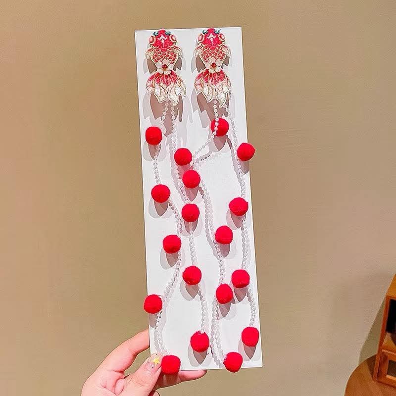 Red chain ball Clip
