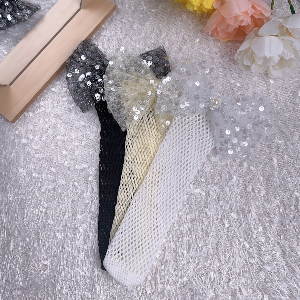 Sequence net bow socks