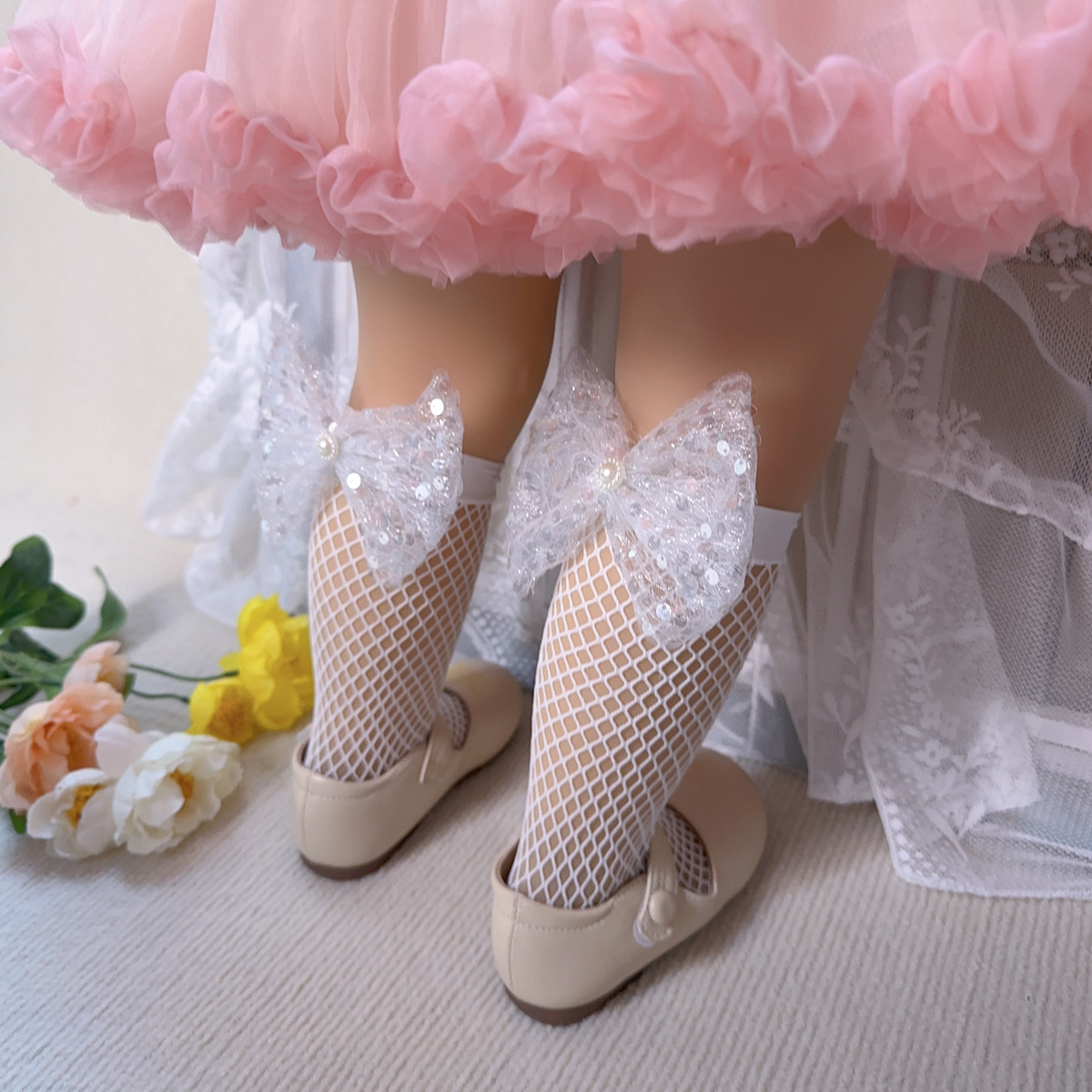 Sequence net bow socks