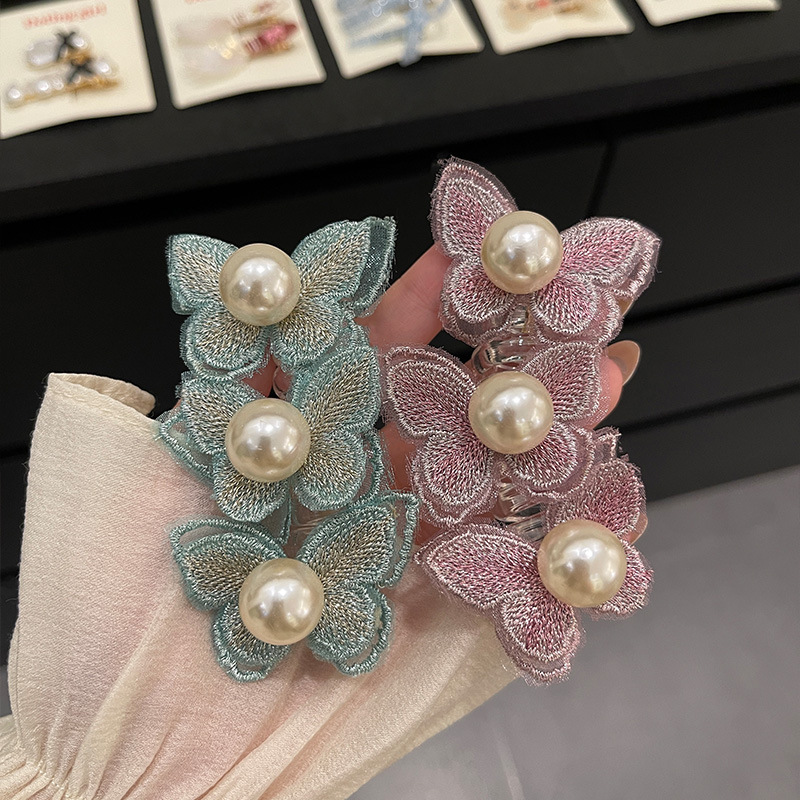 Butterfly twist clip