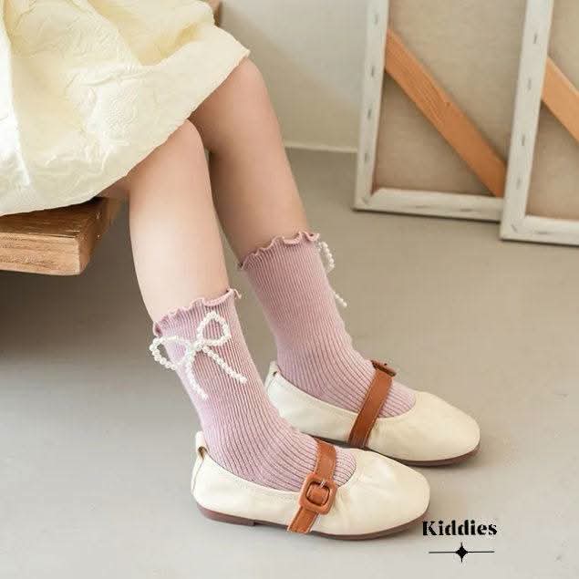 Pearl bow socks