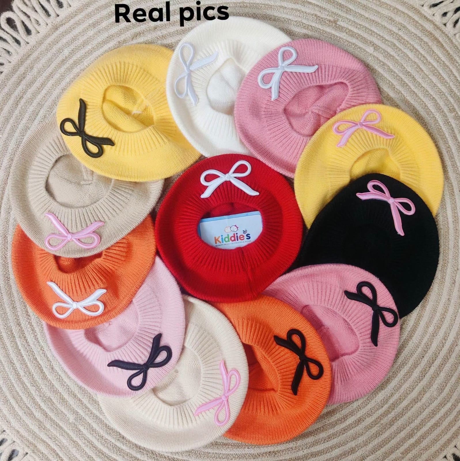 Embroidery bow beret cap