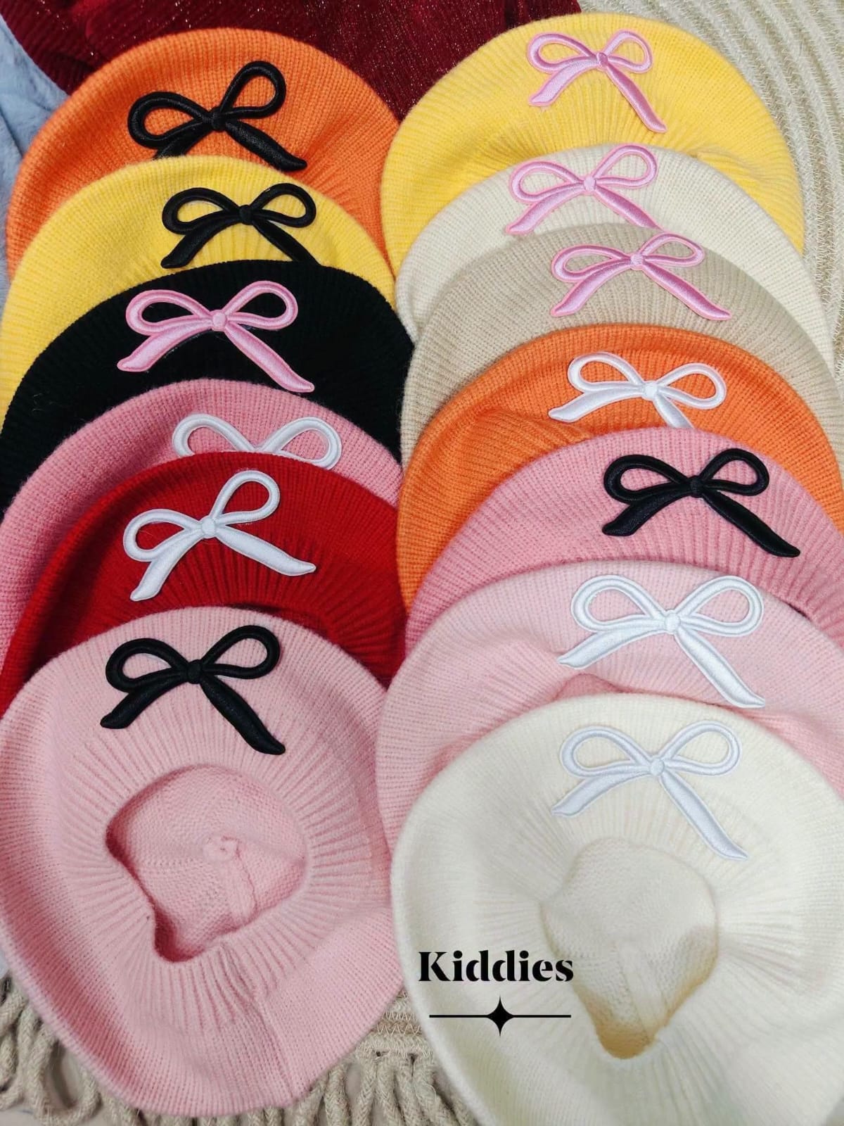 Embroidery bow beret cap